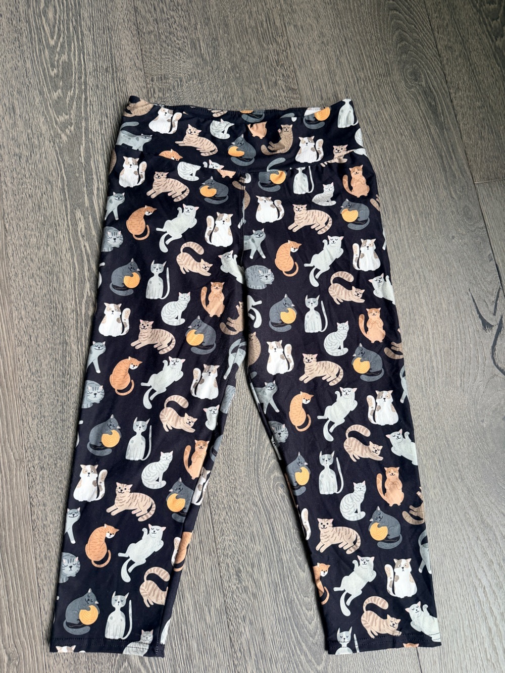 Natopia Cat Printed Capri Leggings Size Medium